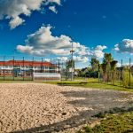 Boisko do siatkówki plażowej.