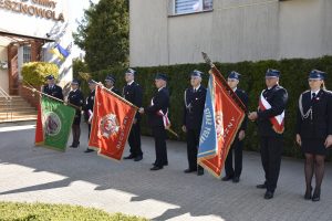 Strażacy z pocztami sztandarowymi