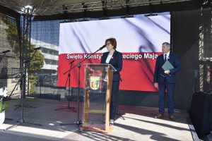 Na scenie przemawia Przewodniczaca Rady Gminy Lesznowola Bożenna Korlak