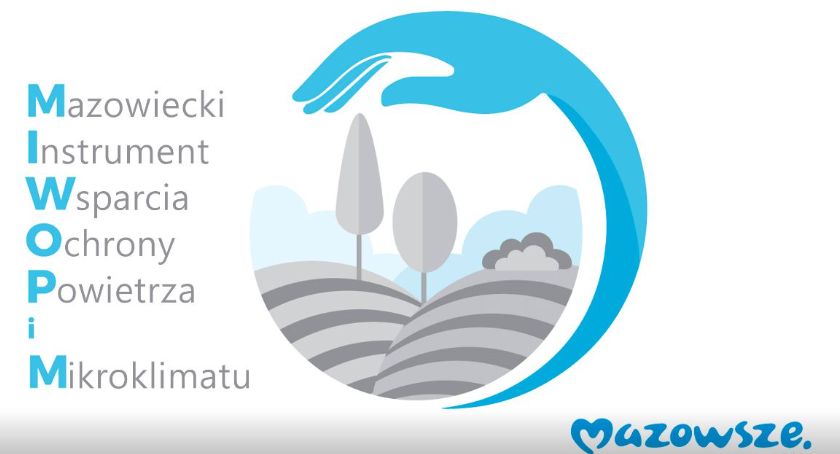 Napis "Mazowiecki Instrument Wsparcia Ochrony Powietrza i Mikroklimatu" na białym tle. Obrazek pól i drzew, które otacza ręka.