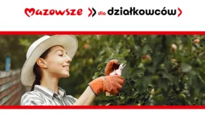 Kobieta przycina krzak sekatorem. Czerwony napis "Mazowsze >" i czarny napis "> działkowców" na białym tle.