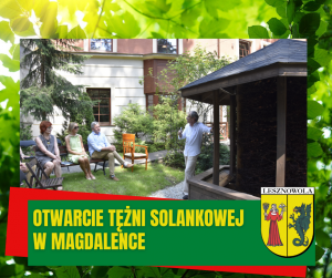 liście, przyroda, siedzący ludzie, stojący mężczyzna, drewniany budynek.