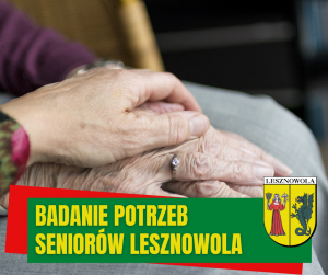 Żółty napis "BADANIE POTRZEB SENIORÓW LESZNOWOLA" na zielonym pasku. W tle znajdują się dwie dłonie starszych osób.