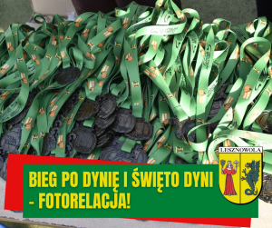 Żółty napis Bieg po Dynię i Święto Dyni - fotorelacja! na zielonym pasku. W tle dużo medali.