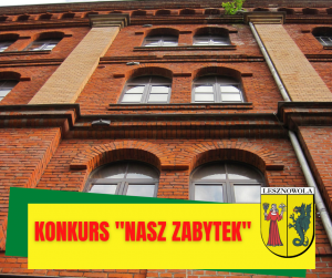 Ściana z czerwonych cegieł i oknami, widzina od dołu. Naz żółtym pasku napis KONKURS "NASZ ZABYTEK", po prawej herb gminy