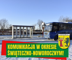 Żółty napis Komunikacja w okresie świąteczno-noworocznym! na zielonym pasku. W tle niebieski bus podjeżdża na przystanek. Wszędzie leży śnieg.