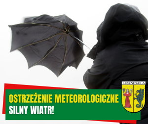 Na zdjęciu człowiek ubrany na czarno stojący tyłem do widza z parasolem wyrywanym przez wiatr. Na dole na zielonym pasku napis: OSTRZEŻENIE METEROLOGICZNE SILNY WIATR. Na dole po prawej herb Gminy Lesznowola.