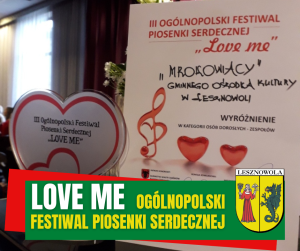 Dyplom i statuetka dla zespołu MROKOWIACY. Statuetka w kształcie serca, na dyplomie czerwona nuta oraz serca. Na zielonym pasku napis: Love Me Ogólnopolski Festiwal Piosenki Serdecznej