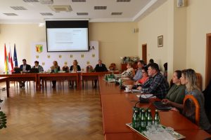 Zdjęcie z sali konferencyjne Urzędu Gminy podczas sesji Rady Gminy Lesznowola