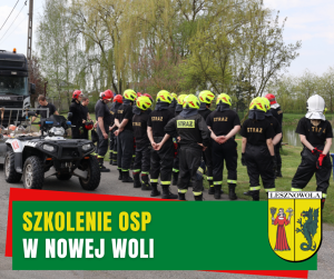 Osoby ubrani w stroje strażaków przy stawie. Za ich plecami znajduje się quad straży pożarnej.