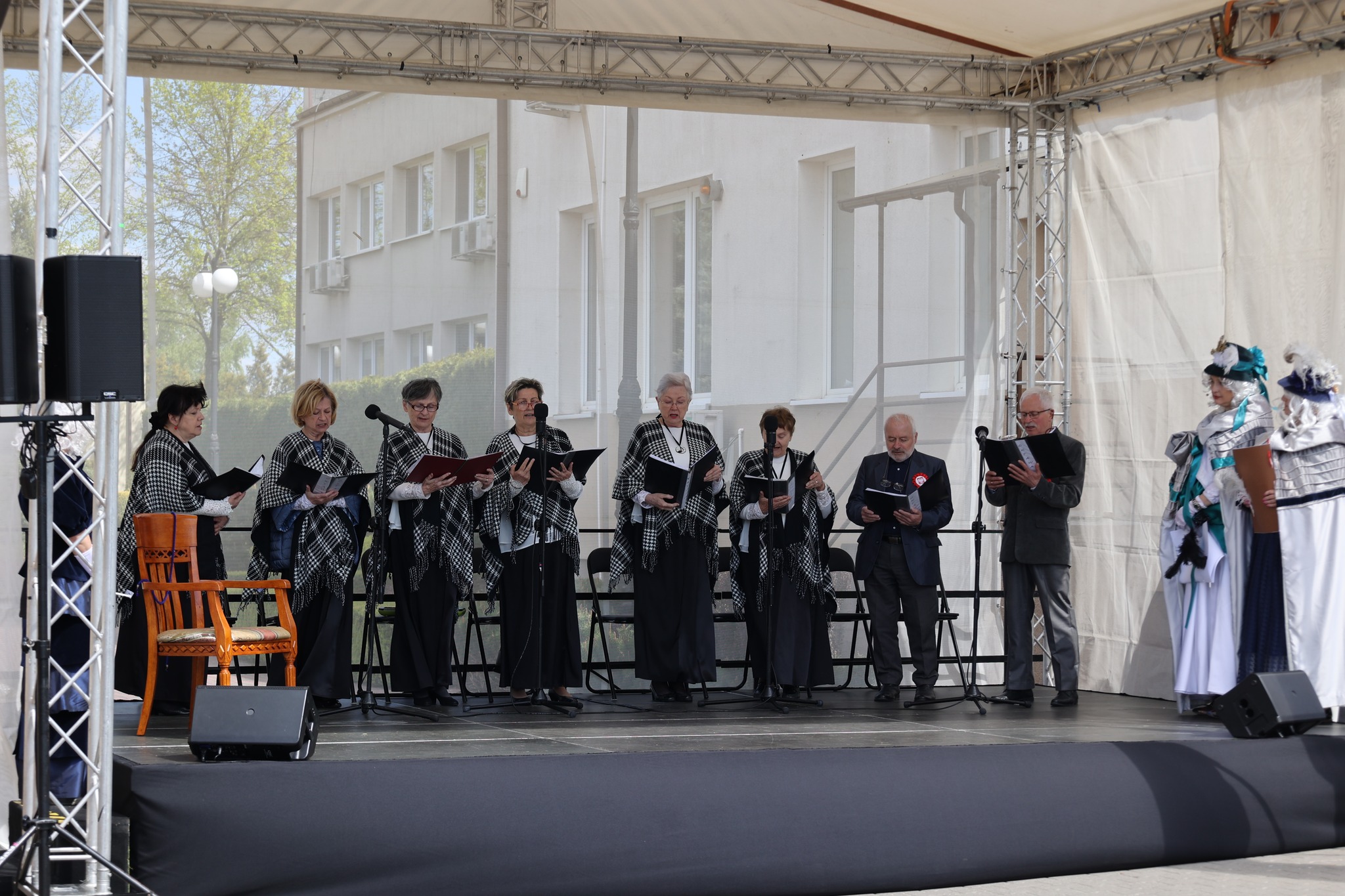 Zespół kameralny OKTAWA występuje na scenie.