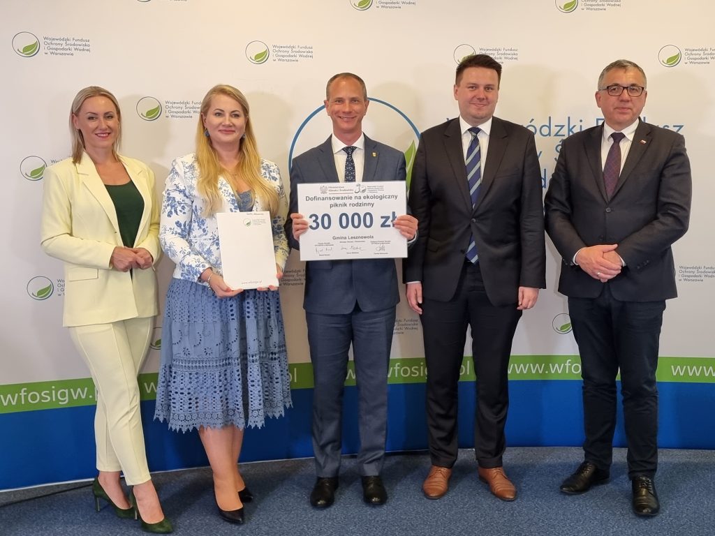 Pięć osób na zdjęciu