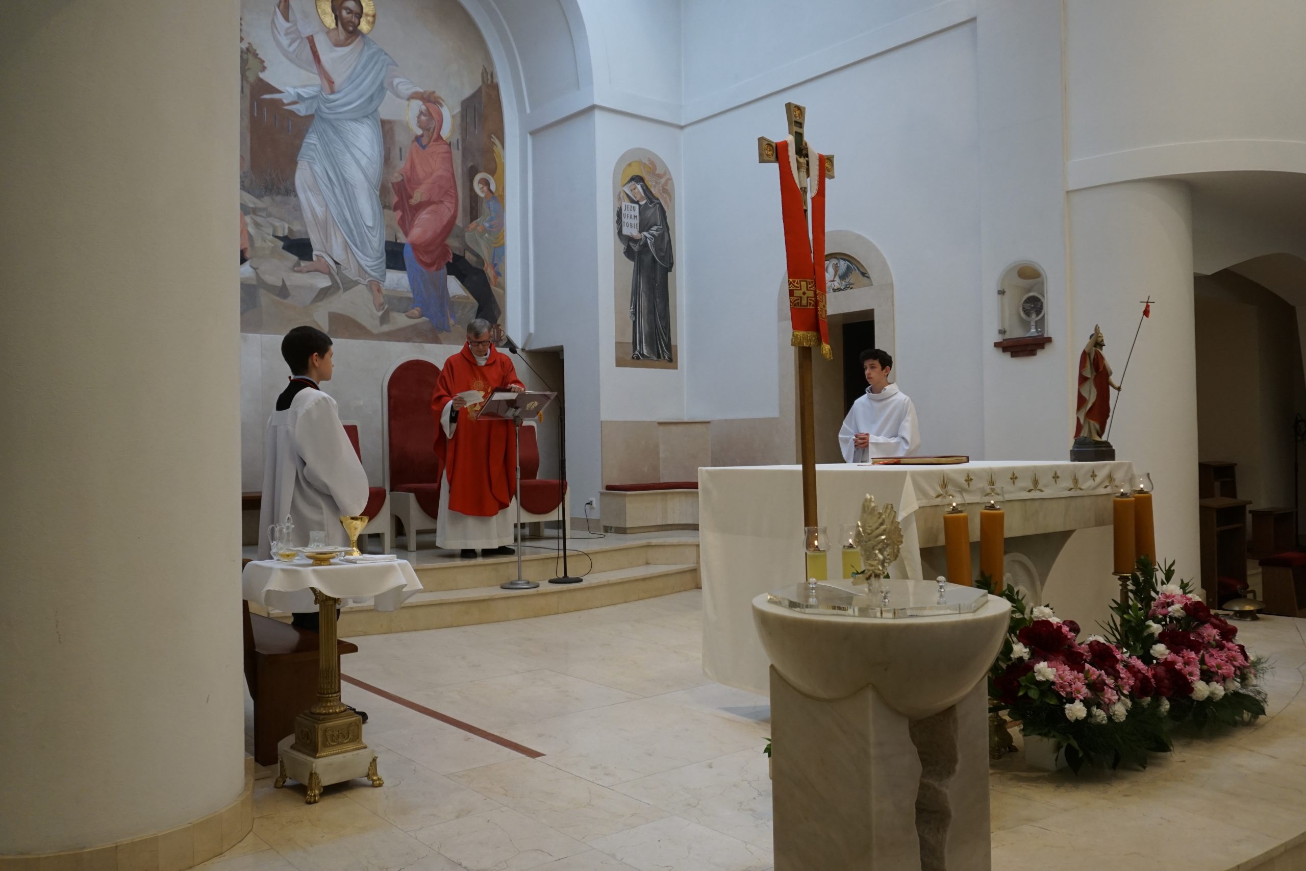 Wnętrze kościoła w Magdalence,