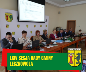 Osoby siedzące za stołem na sali konferencyjnej, u góry duży ekran