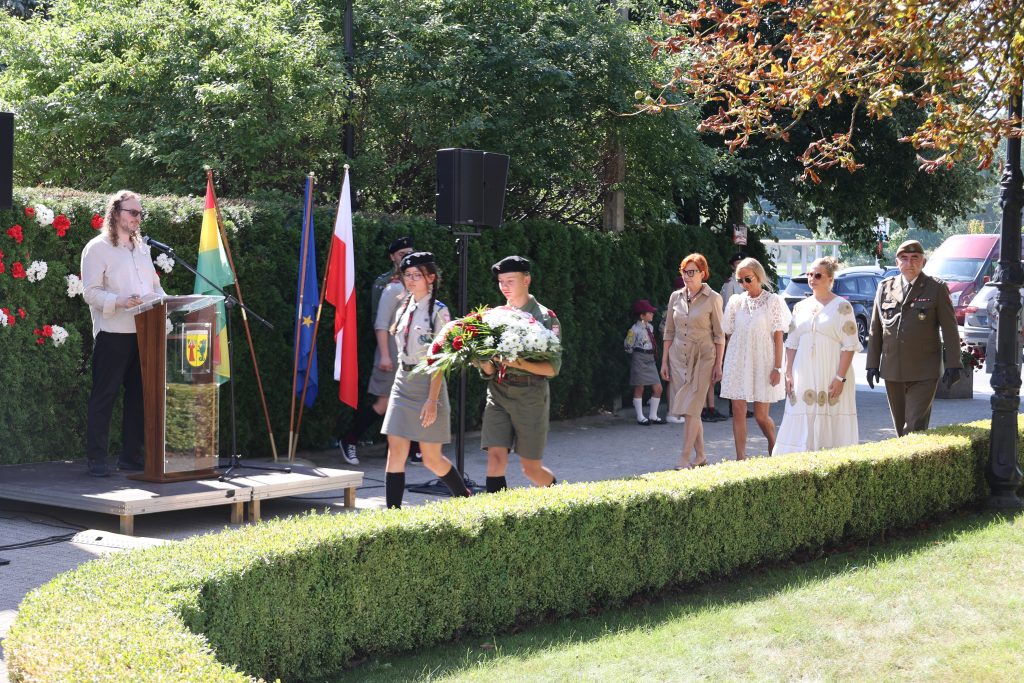 Święto Wojska Polskiego 2023 - składanie wiązanek
