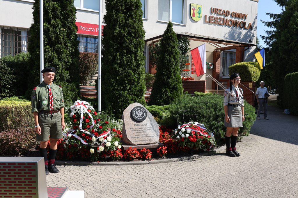 Święto Wojska Polskiego 2023 - warta honorowa harcerzy