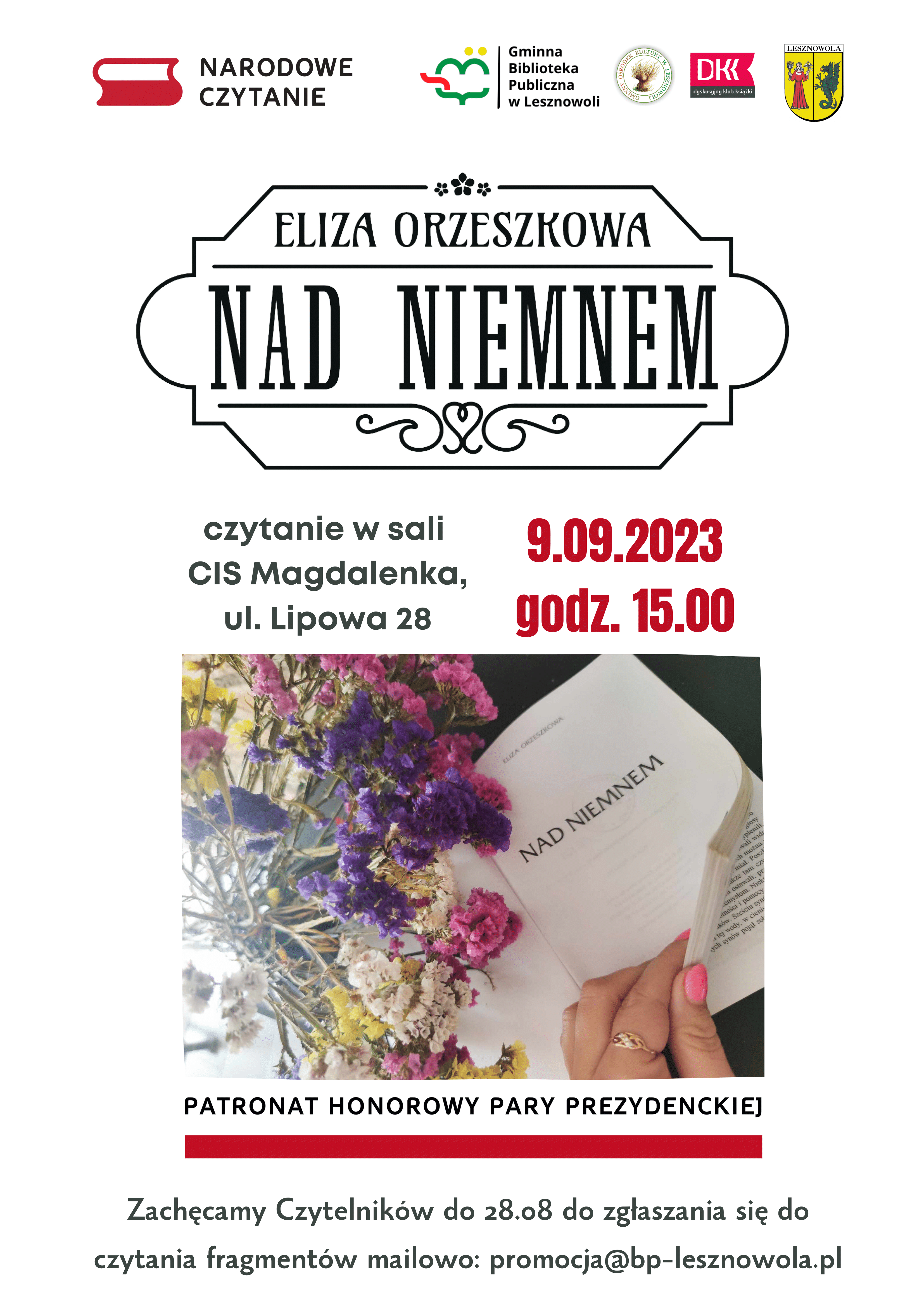 Czarny napis Nad Niemnem na białym tle. Książka i kolorowe kwiaty.