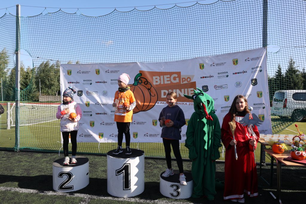 Zawodniczki na podium.