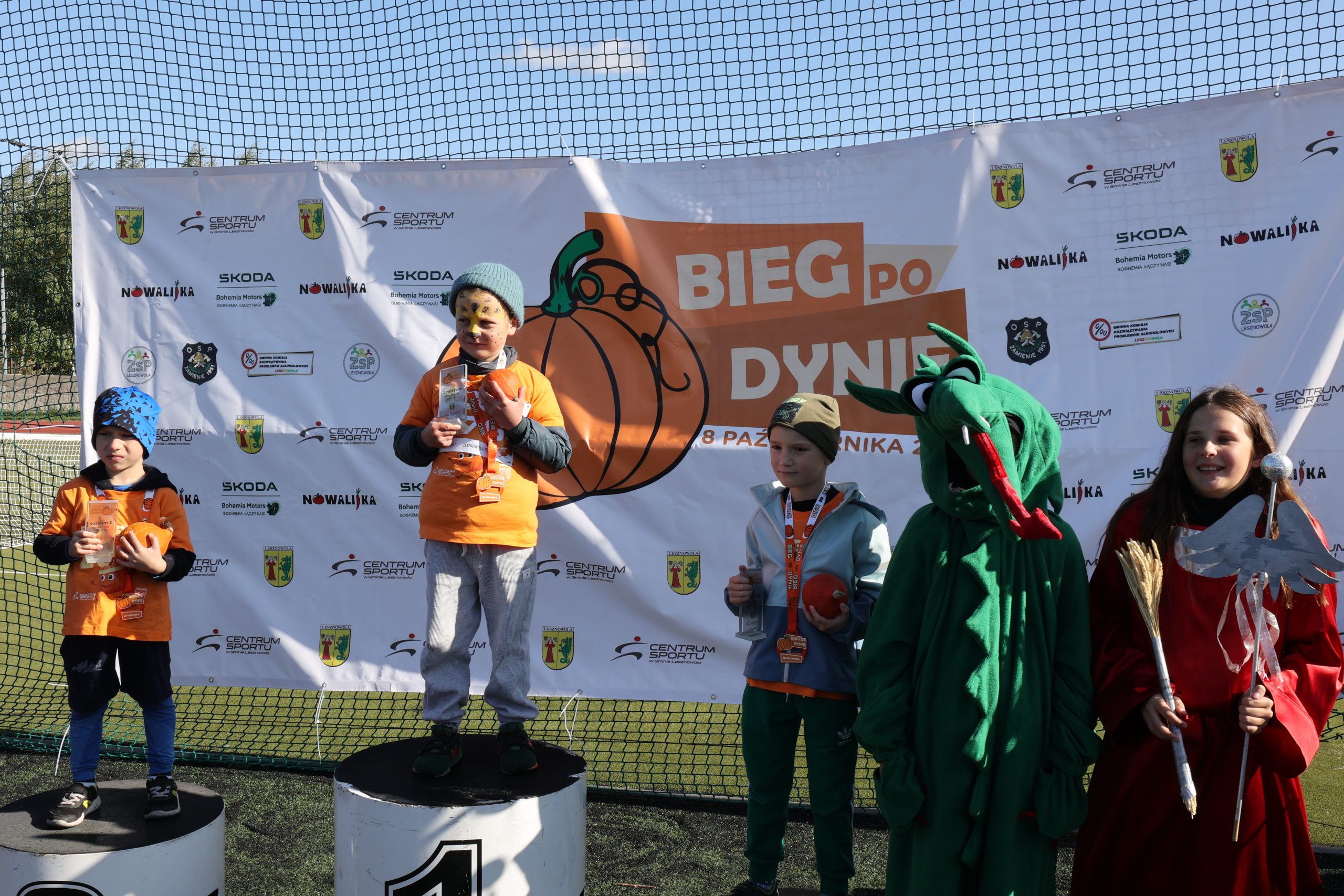 Zawodnicy na podium.