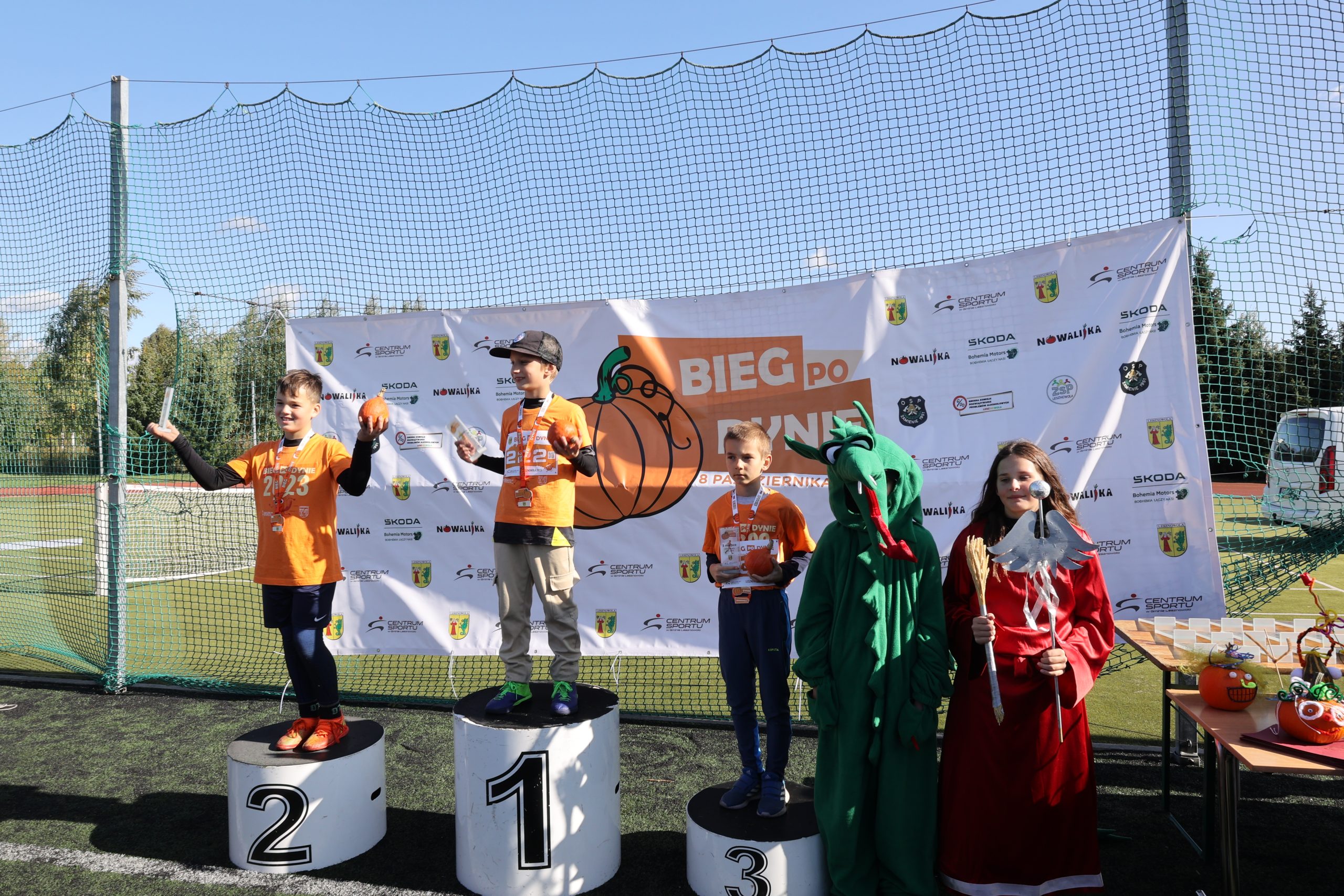 Zawodnicy na podium.