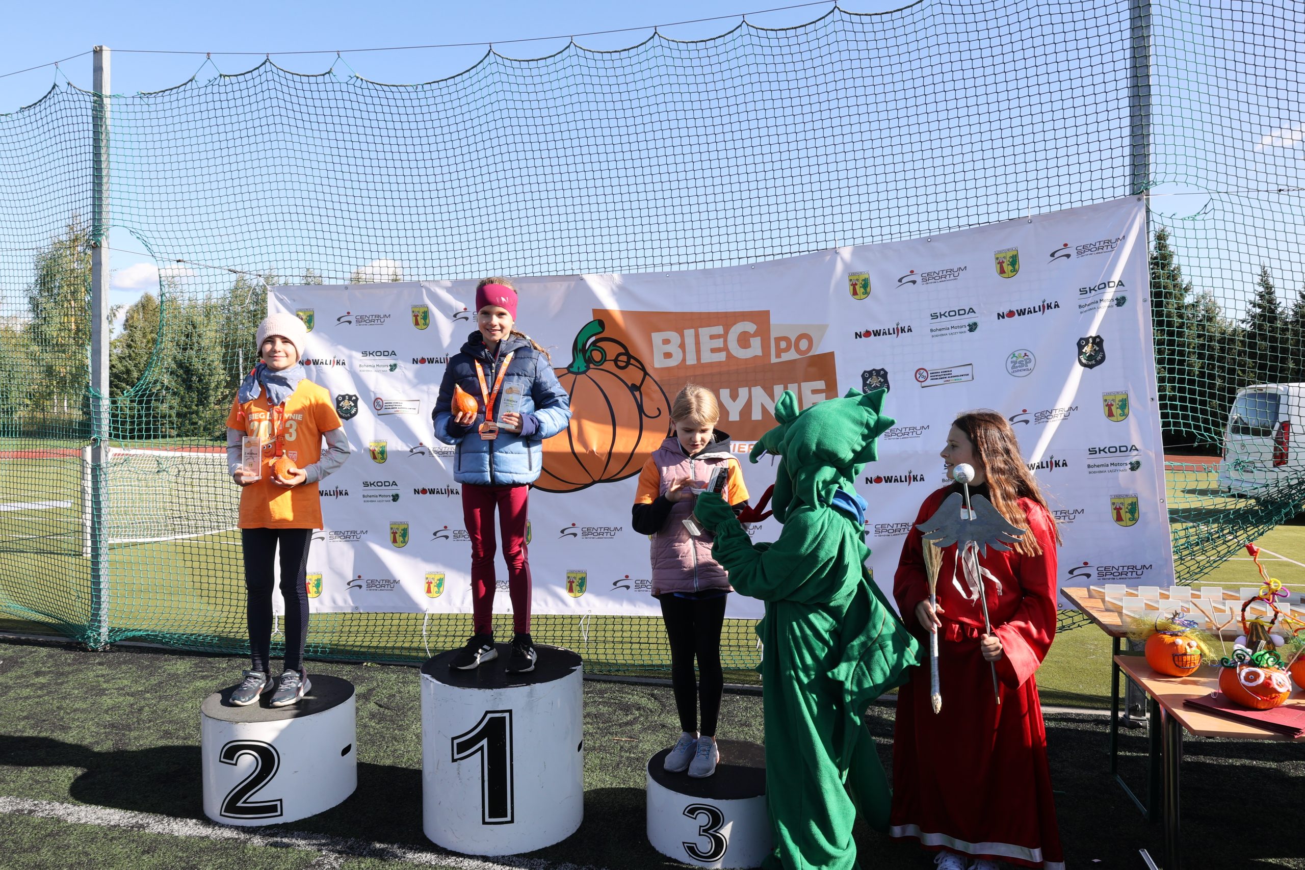 Zawodniczki na podium.