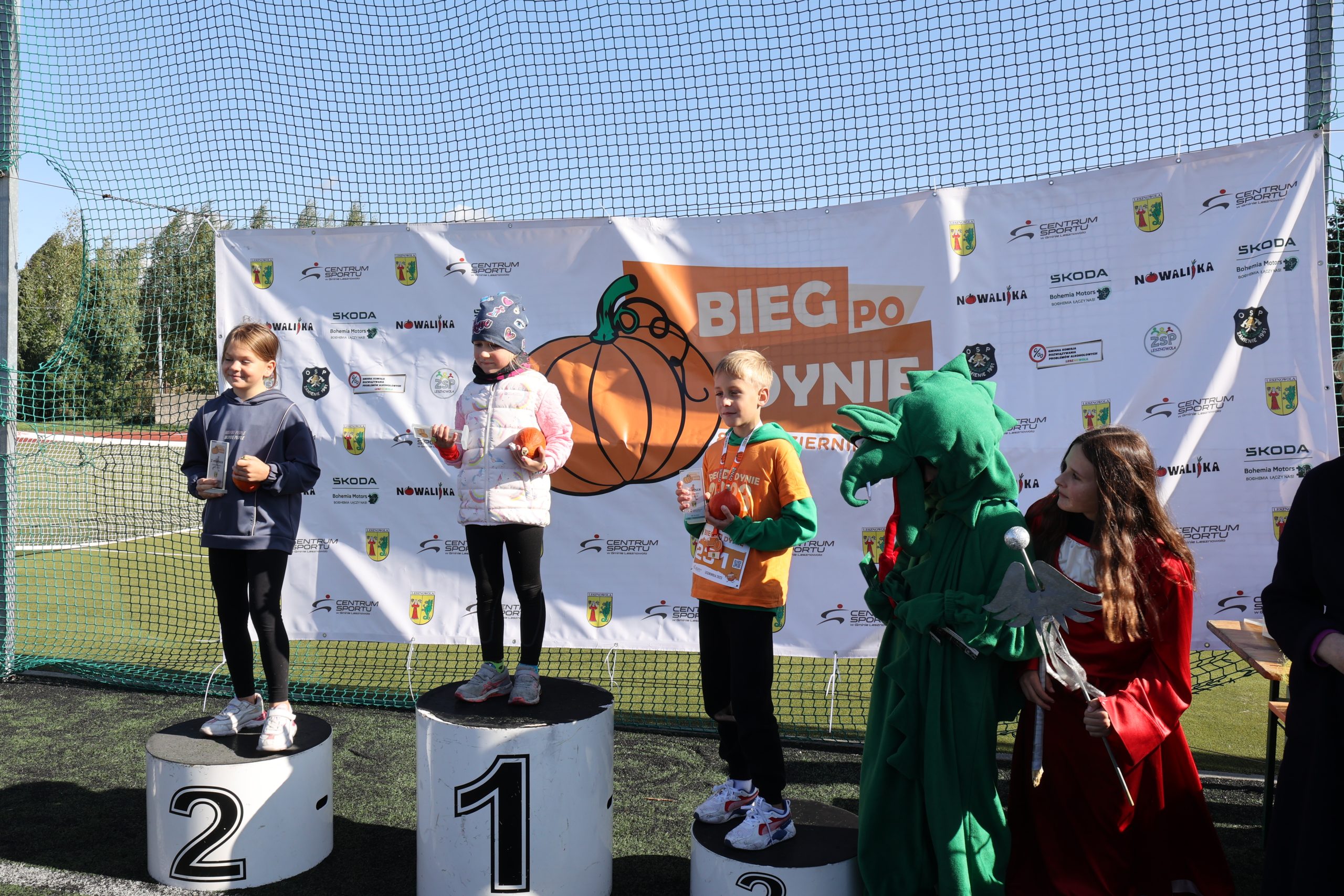 Zawodnicy na podium.