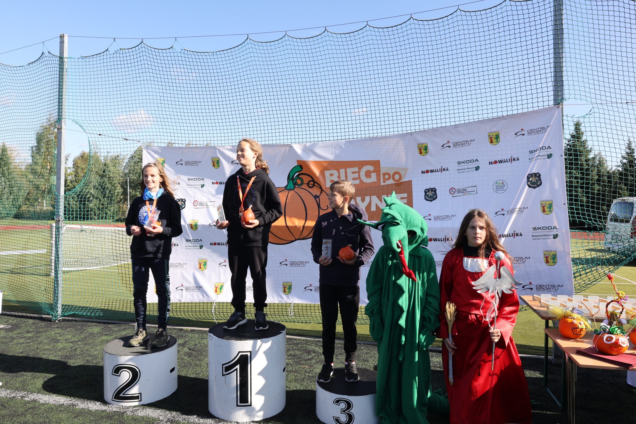 Zawodnicy na podium.