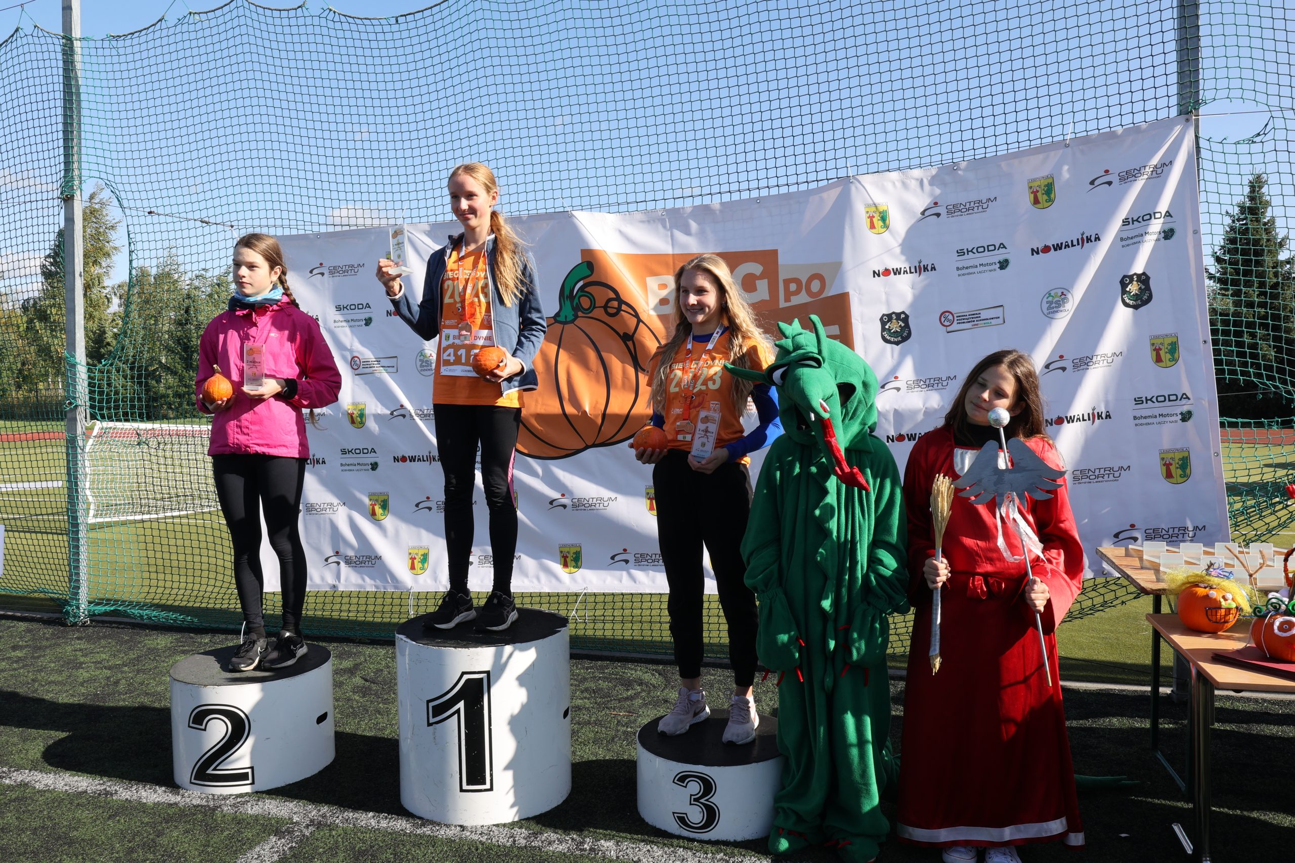 Zawodniczki na podium.