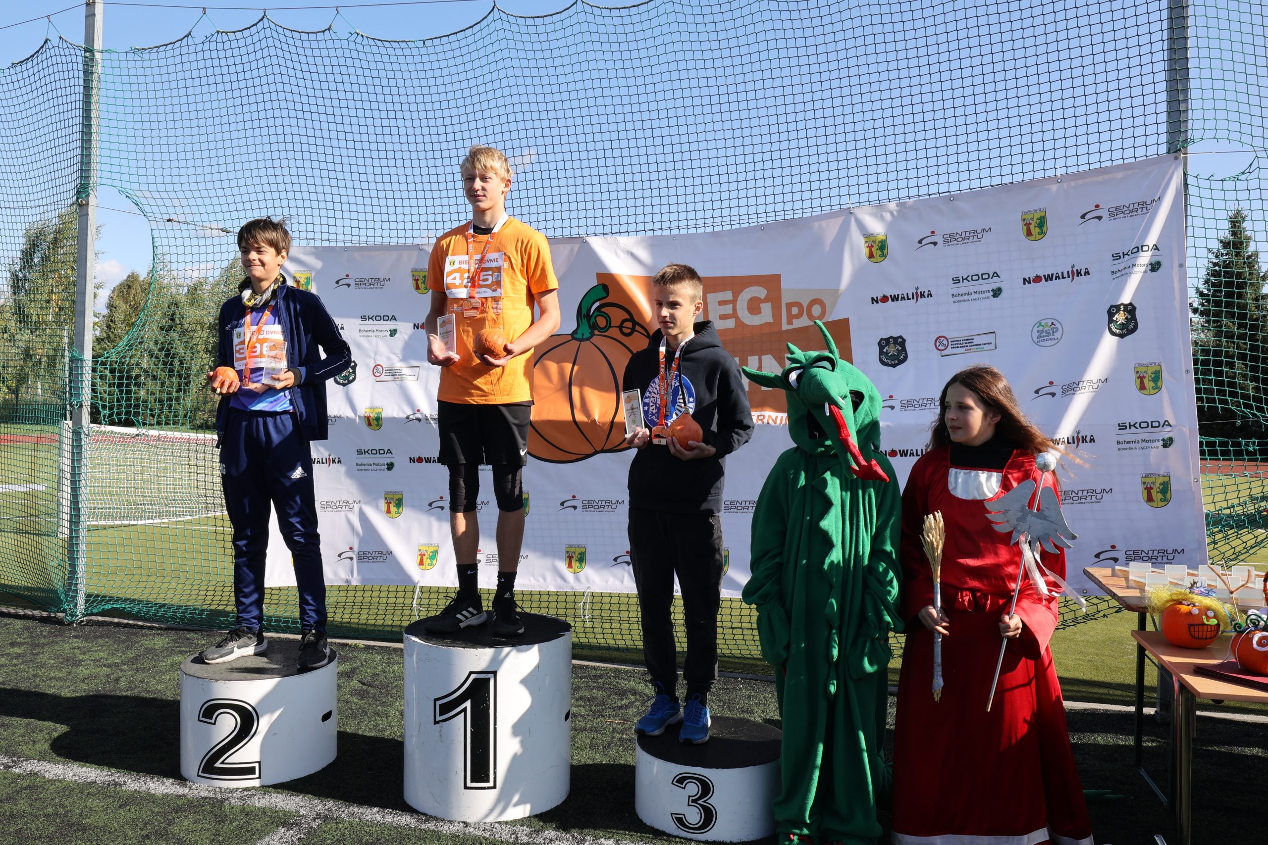 Zawodnicy na podium.