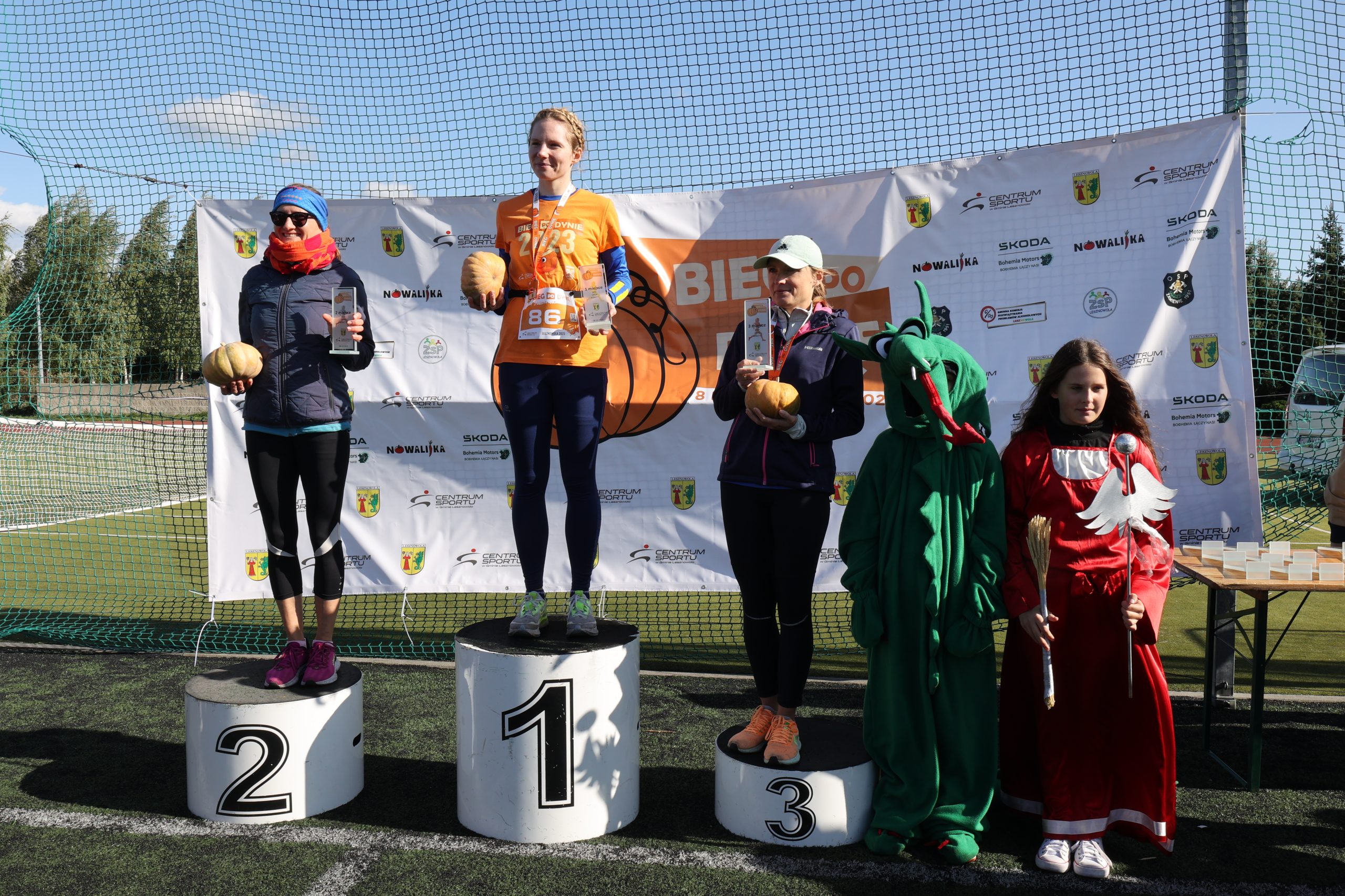 Zawodniczki na podium.