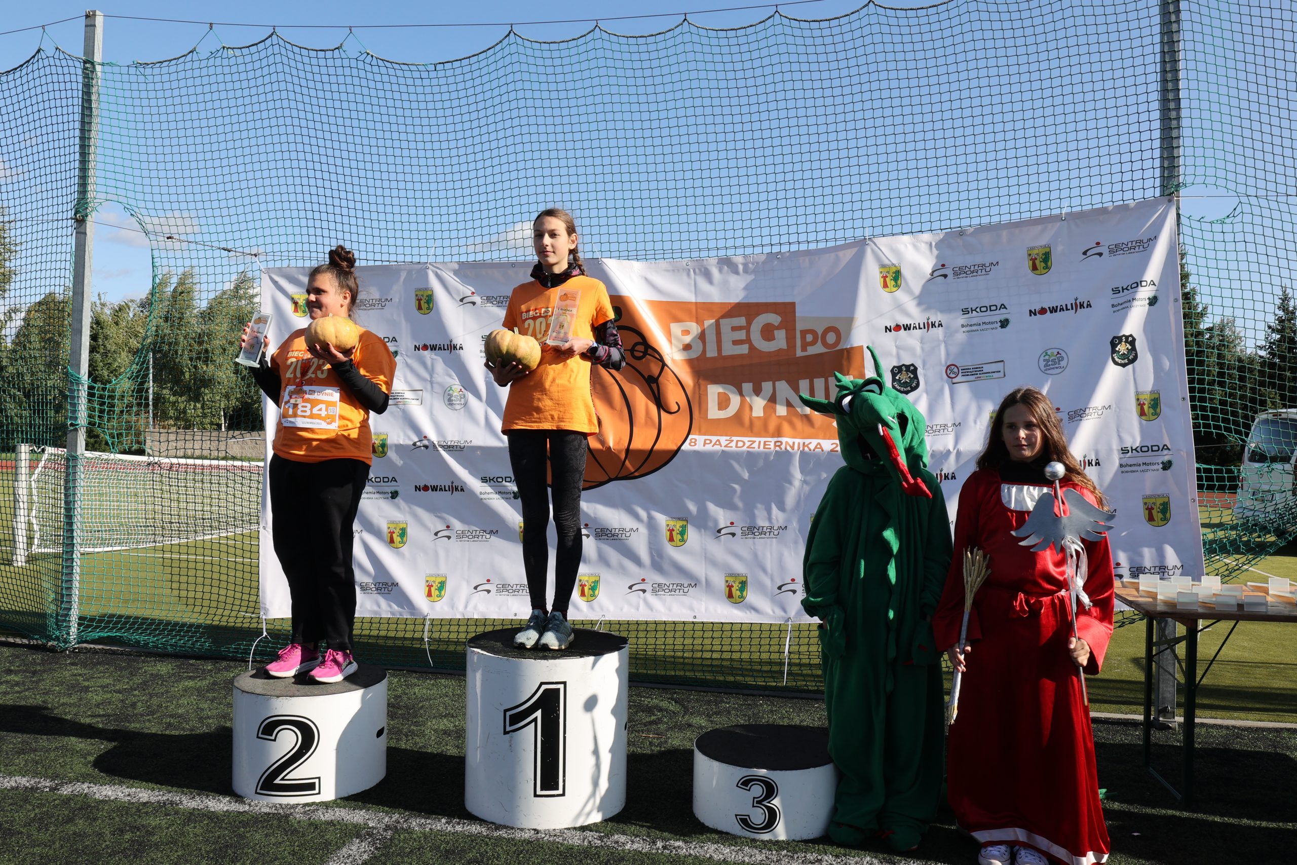 Zawodniczki na podium.