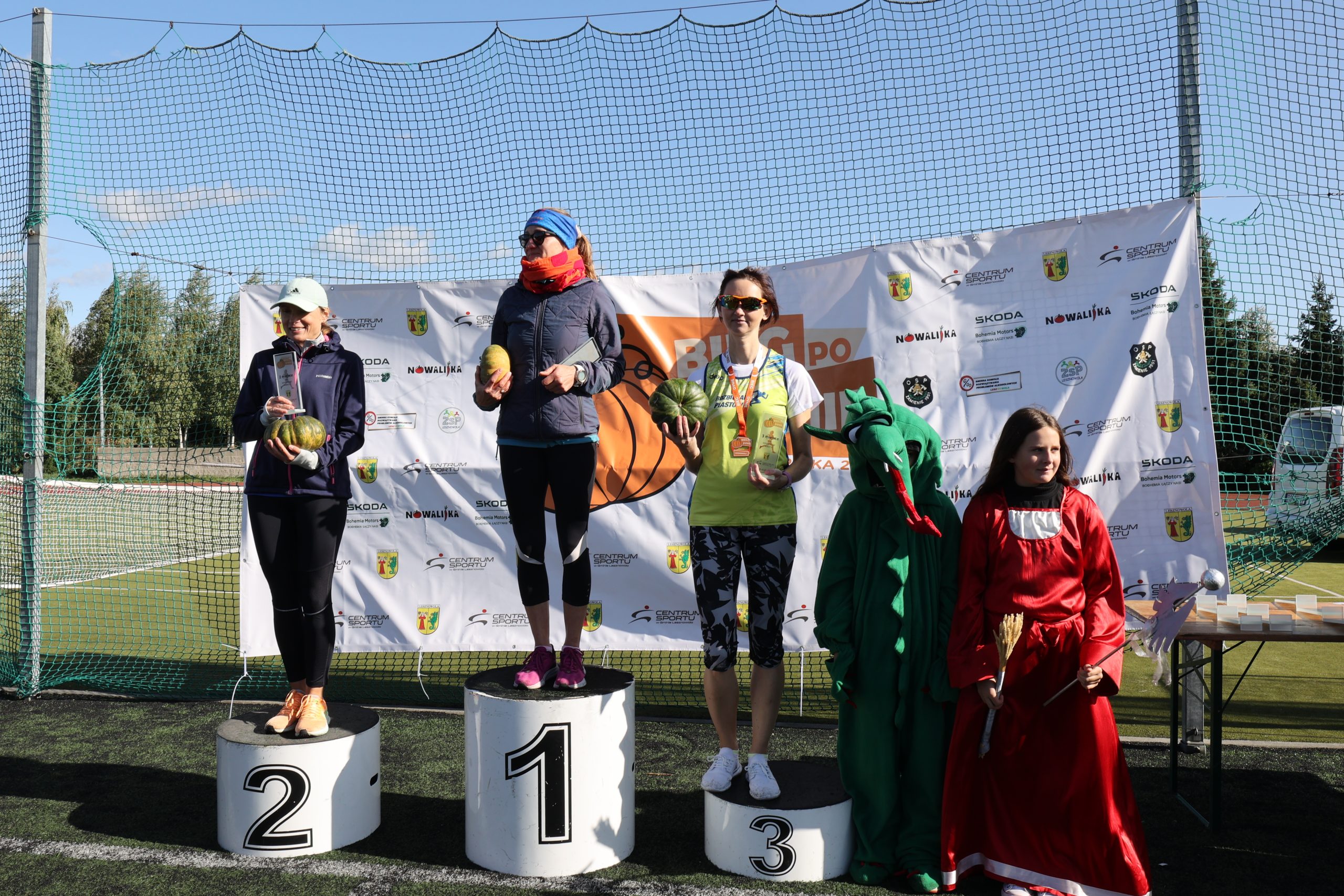 Zawodniczki na podium.