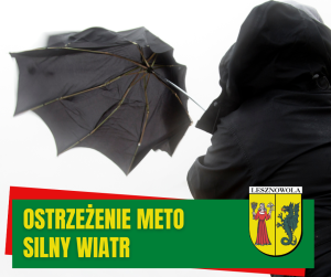 Postać ubrana na czarno z czarnym parasolem porywanym przez wiatr.