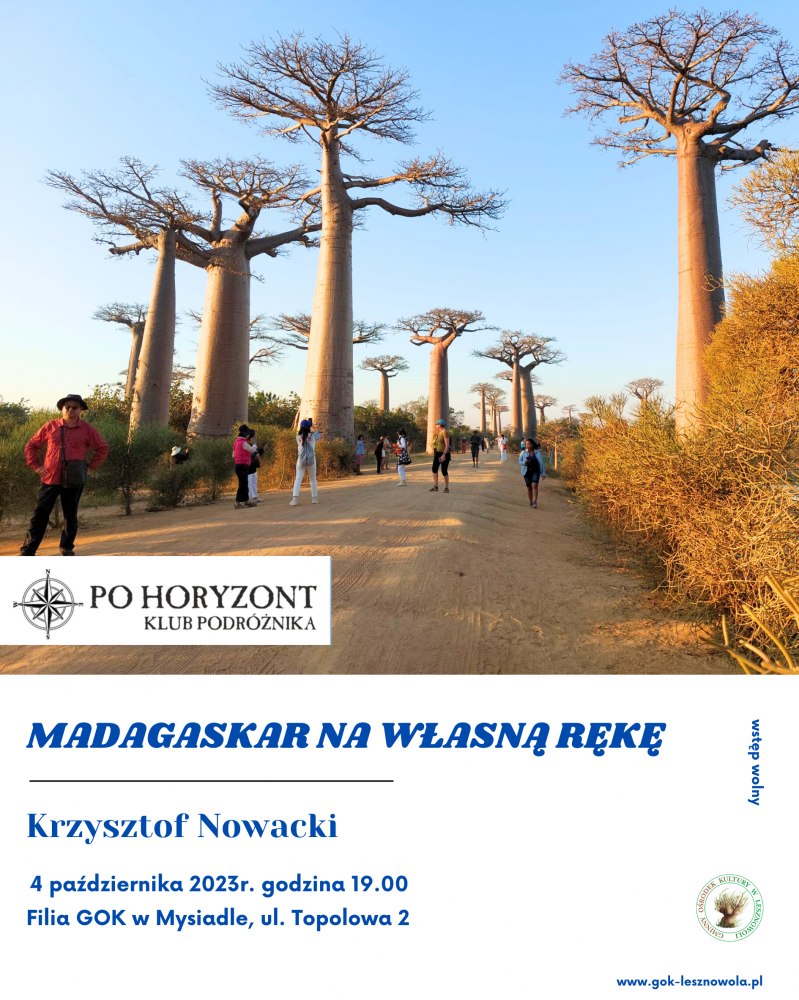 Na zdjęciu znajduje się droga, po której chodzą ludzie, a dookoła znajdują się drzewa - baobaby. 