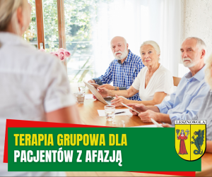 Kobieta i dwóch mężczyzn siedzi przy stole.