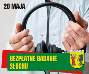 Osoba trzymająca w dłoniach słuchawki