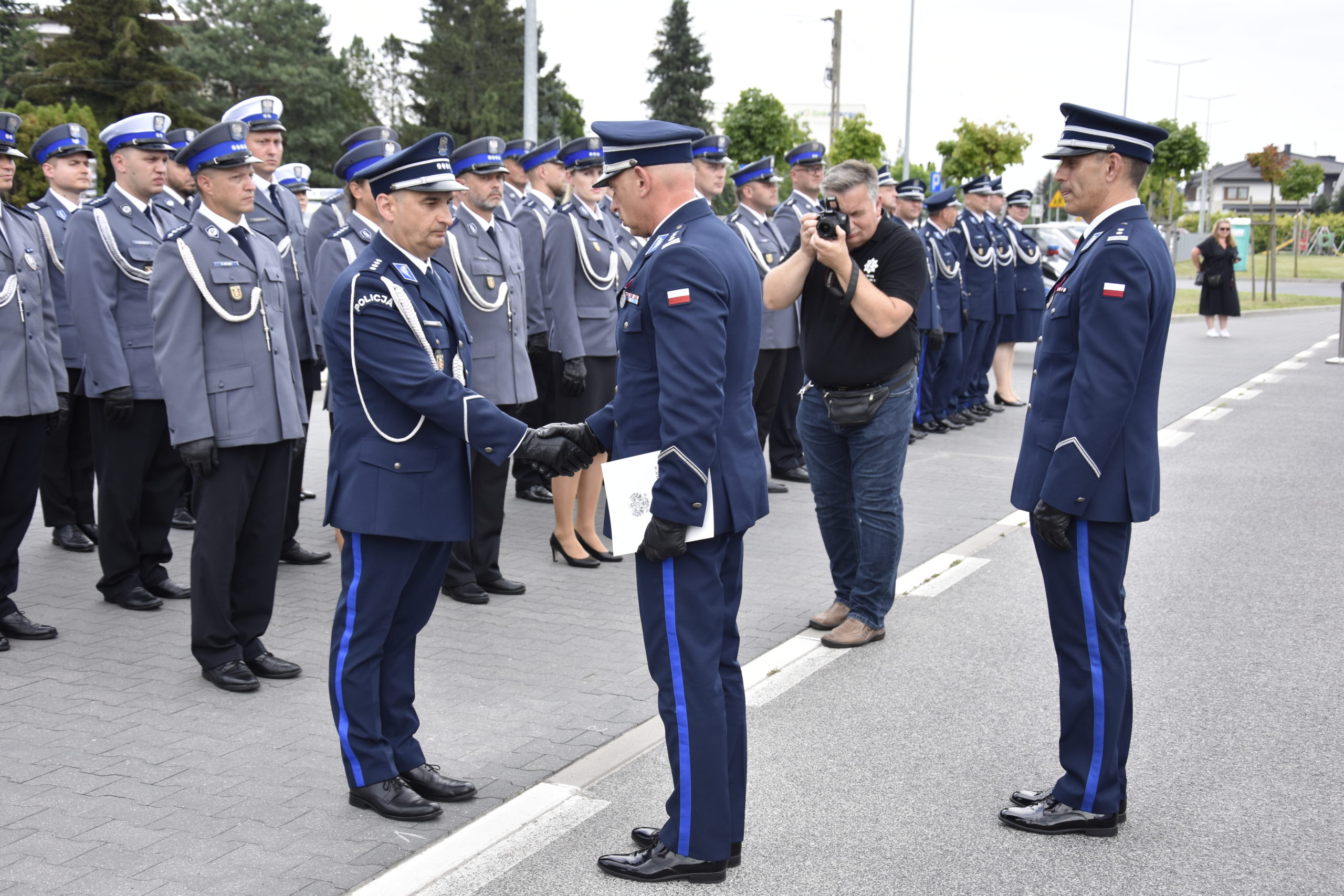 Policjanci sobie gratulują