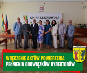 Żółty napis "Wręczenie aktów powierzenia" i biały napis "pełnienia obowiązków dyrektorów" na zielonym tle.
