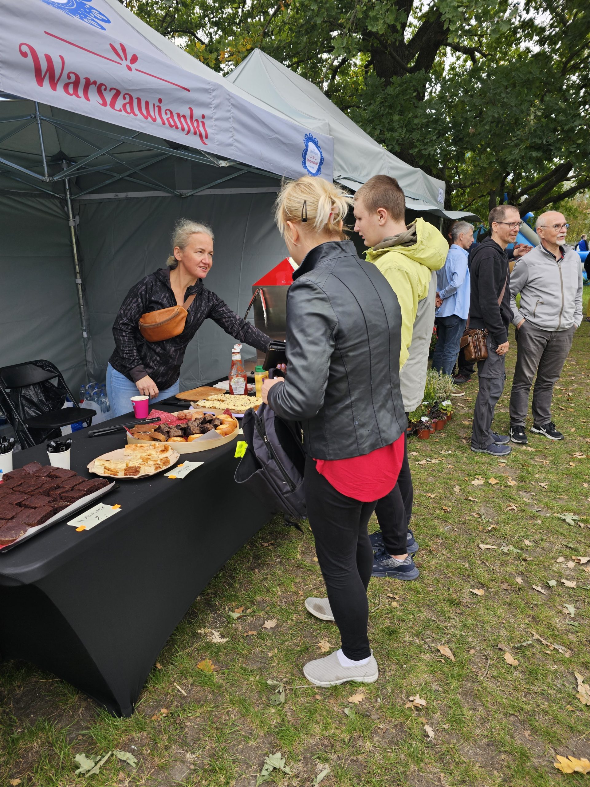 Stoisko Koła Gospodyń Wiejskich Warszawianki.
