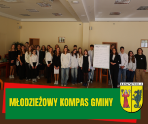Młodzież z lesznowolskich szkół, wójt Gminy Lesznowola. Na zielonym pasku napis MŁODZIEŻOWY KOMPAS GMINY