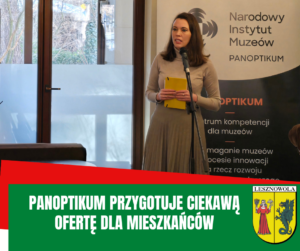Pani Wójt Marta Natalia Maciejak na tle planszy z ofertą Panoptikum