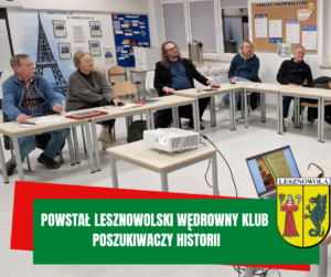 Zdjęcie przedstawia posiedzenie członków klubu poszukiwaczy historii
