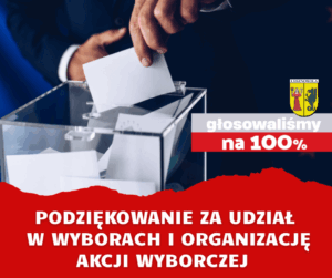 U góry fragment zdjęcia osoby w granatowym garniturze wrzucającej kartkę do przeźroczystej urny z widocznymi dłońmi na pierwszym planie. Na dole na czerwonym polu biały napis: Podziękowanie za udział w wyborach i organizację akcji wyborczej. Po prawej na szaro-czerwonym polu napis głosowaliśmy na 100% i herb Gminy Lesznowola