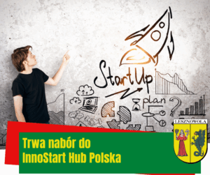 Na obrazku na szarym tle widać człowieka, który wskazuje na rakietę pod którą jest napis Start Up