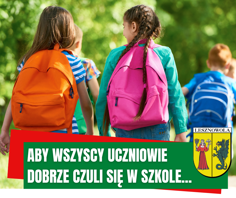 zdjęcie przedstawia dzieci wychodzące ze szkoły