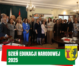 Na obrazku widać grono pedagogiczne z Gminy Lesznowola podczas uroczystości Dnia Edukacji Narodowej 2025 r.