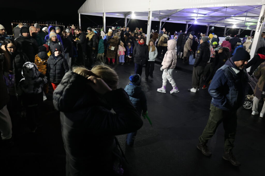 zdjęcie z otwarcia lodowiska w Lesznowoli