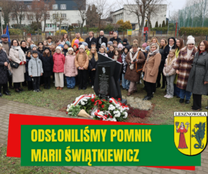 zdjęcie z uroczystości odsłonięcia pomnika Marii Świątkiewicz w Mrokowie