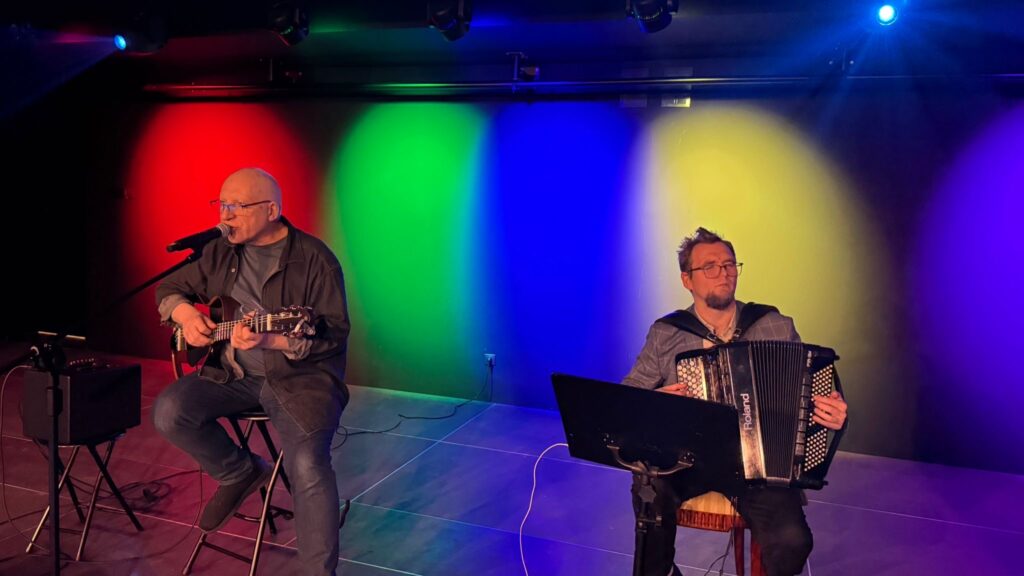 Otworzyliśmy zmodernizowaną salę widowiskową w Łazach. Wystąpił Kuba Sienkiewicz