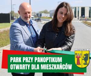 przecięcie wstęgi przed panoptikum w Lesznowoli. Na zdjęciu poseł Piotr Kandyba i wójt Marta Natalia MAciejak